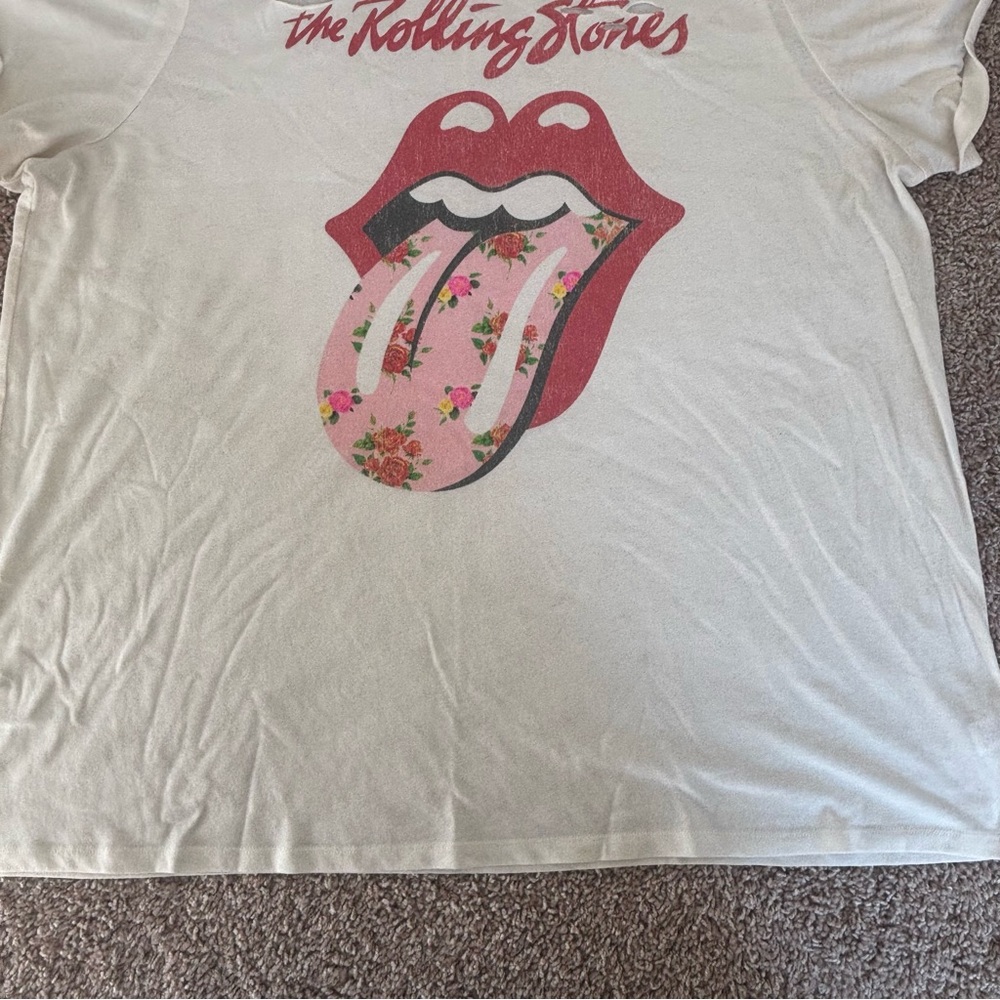 Distressed Rolling Stones Graphic Tee - Picture 9 of 12